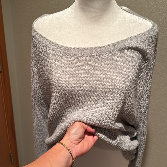 Small off the shoulder slouchy sweater - Picture 4 of 4